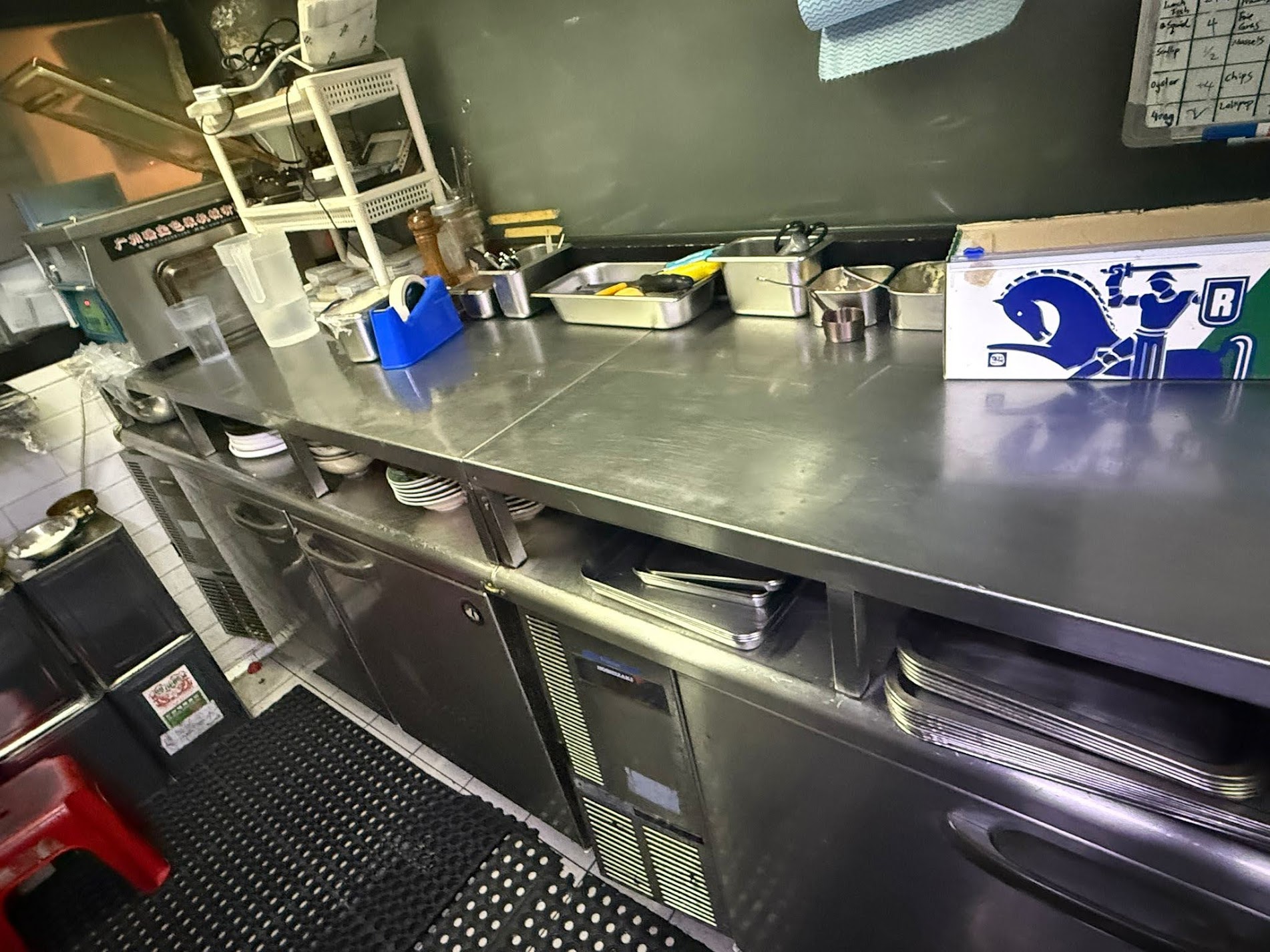 中環段段有人流有利位置地理位置優越罕見放盤具普通食肆牌照、酒牌裝修簡約生財工具齊備即頂即做客源充足西餐廳資產轉讓 實景相片 3