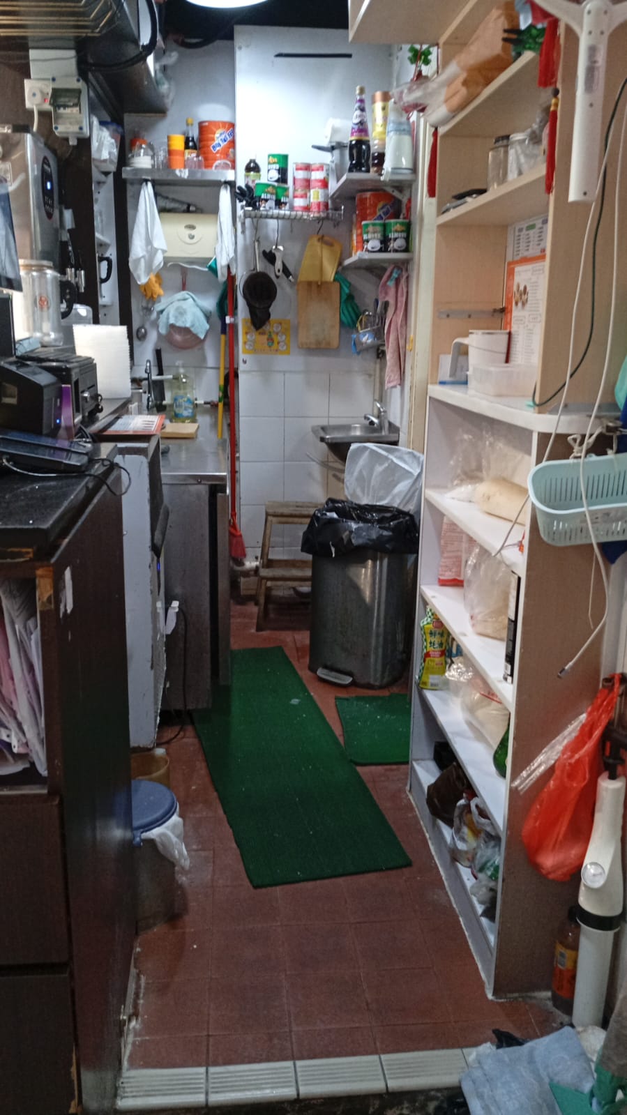香港大學毗鄰大量住宅交通方便租金相宜生財工具齊備即頂即做客源充足可傳授營運心得各式麵店資產轉讓 實景相片 3