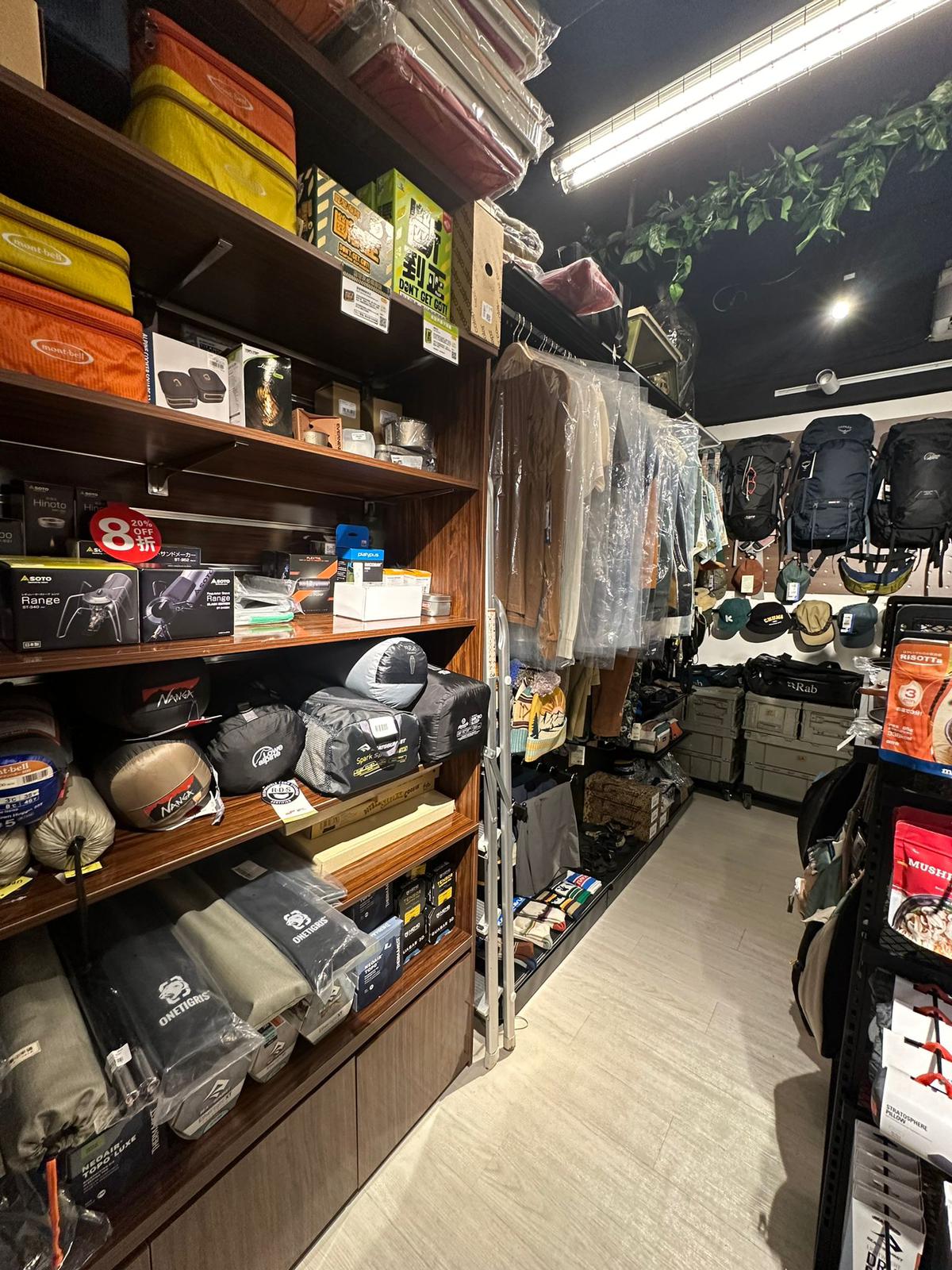 觀塘另計存貨約$10萬約3,000客底約220呎戶外用品及露營用品店生意轉讓 實景相片