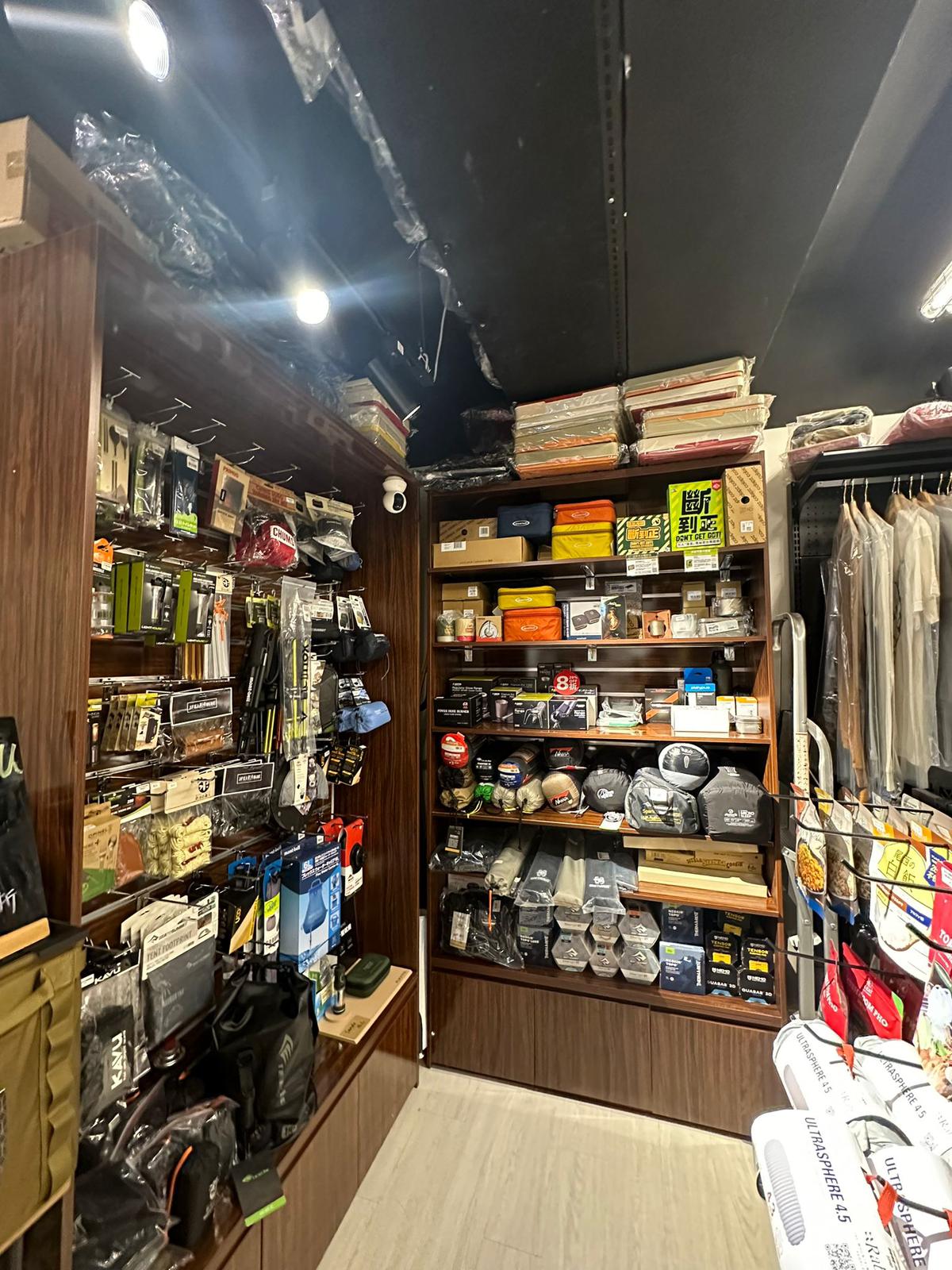 觀塘另計存貨約$10萬約3,000客底約220呎戶外用品及露營用品店生意轉讓 實景相片 4