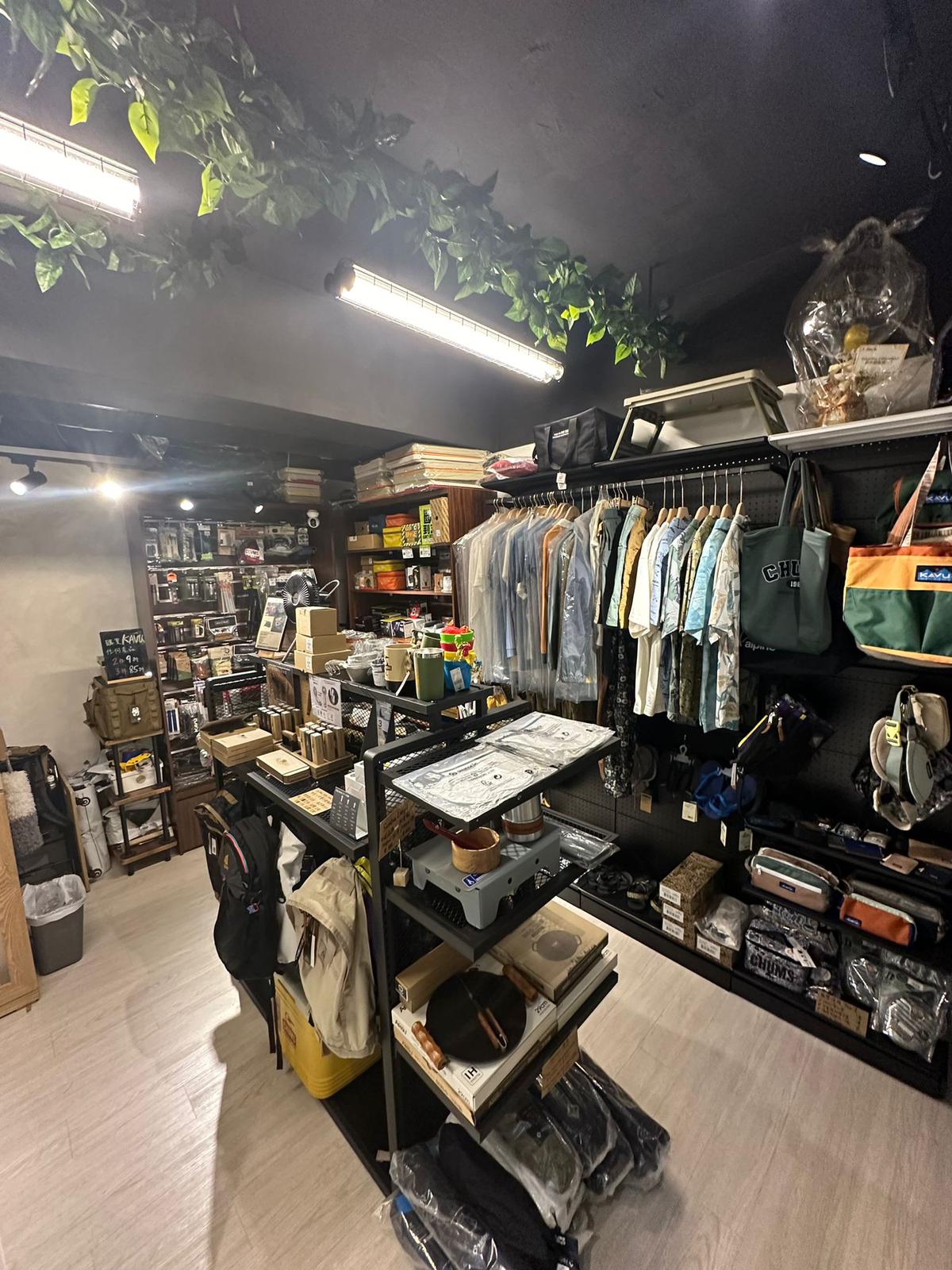 觀塘另計存貨約$10萬約3,000客底約220呎戶外用品及露營用品店生意轉讓 實景相片 2
