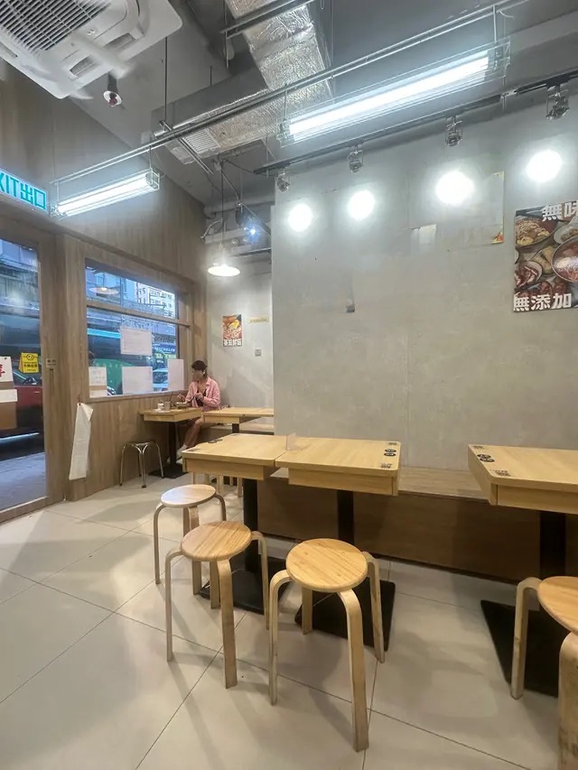 旺角700呎30位持小食牌近港鐵站段段有人流裝修新凈具發展潛力各式麵店資產轉讓 實景相片 2